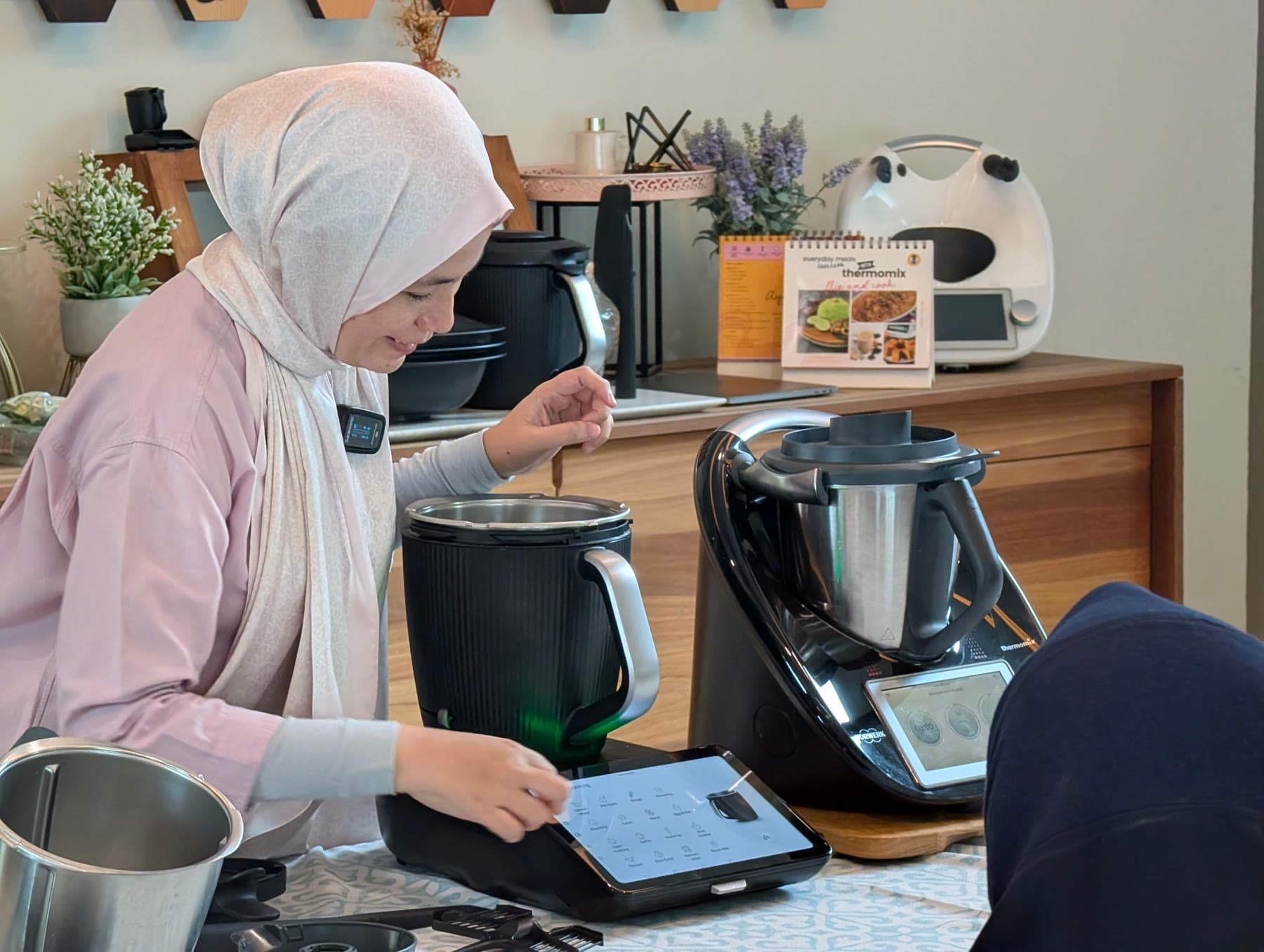 A CooknShare instructor guiding a hands-on Thermomix® class