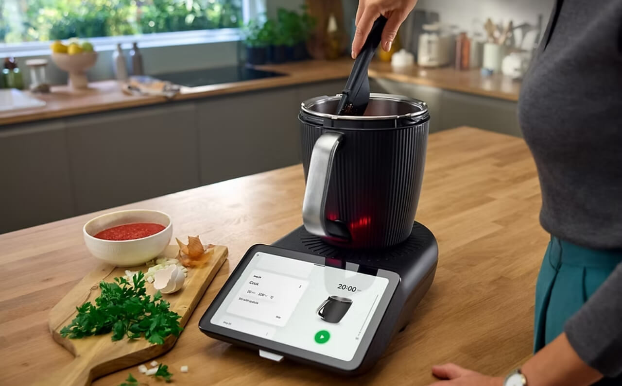 Stirring ingredients in the Thermomix 7 using Open Cooking Mode, offering flexibility and control like a professional chef.